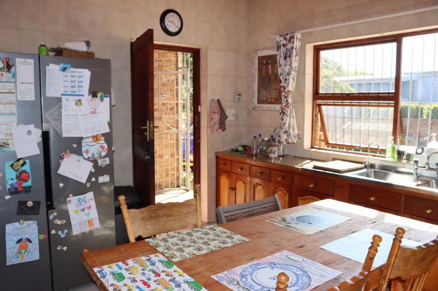 6 Bedroom Property for Sale in Kleinmond Western Cape